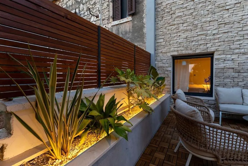 The Light On The Hill - 80M2 Luxury Apartment With Private Pool Vinkuran