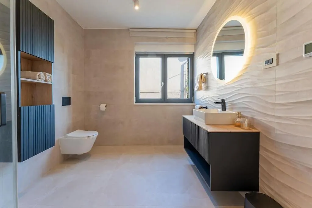 The Light On The Hill - 80M2 Luxury Apartment With Private Pool Vinkuran