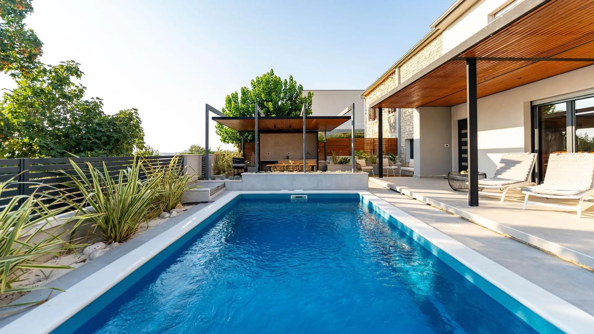 The Light On The Hill - 80M2 Luxury Apartment With Private Pool Vinkuran 0*,