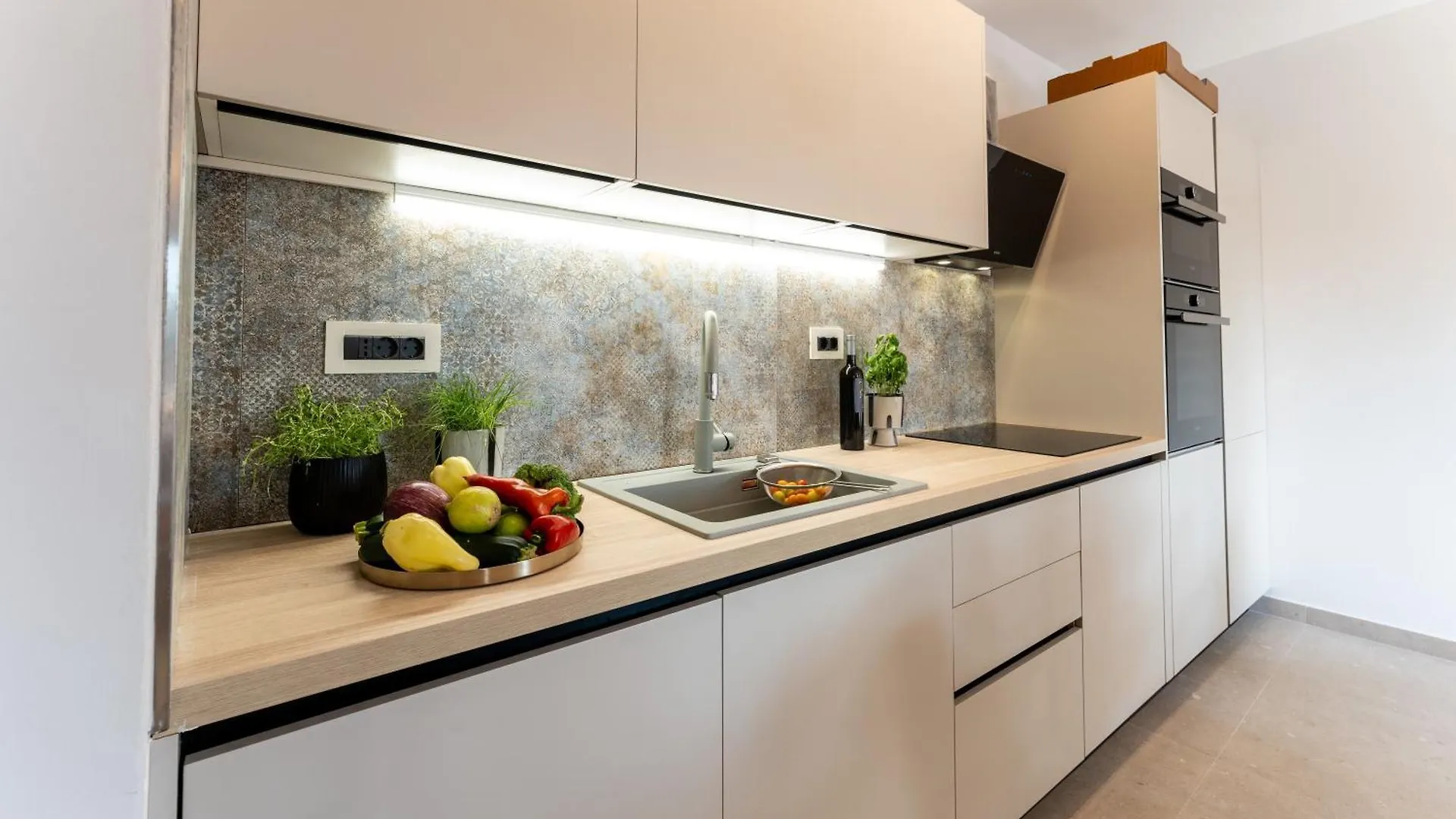 The Light On The Hill - 80M2 Luxury Apartment With Private Pool Vinkuran
