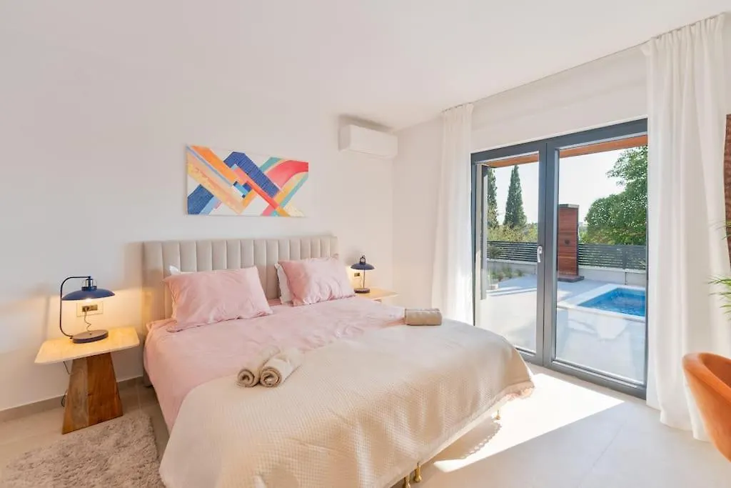 The Light On The Hill - 80M2 Luxury Apartment With Private Pool Vinkuran