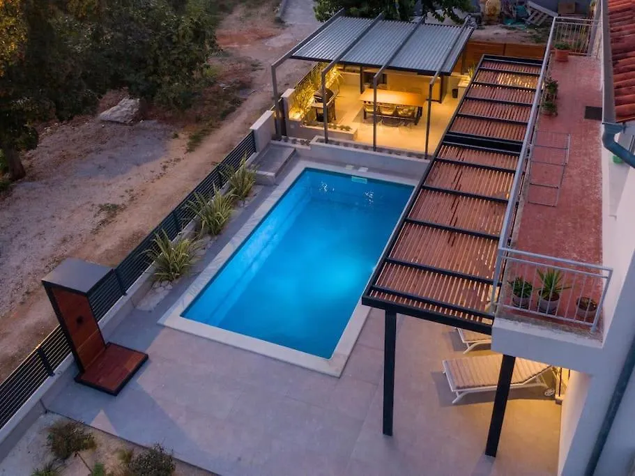 The Light On The Hill - 80M2 Luxury Apartment With Private Pool Vinkuran