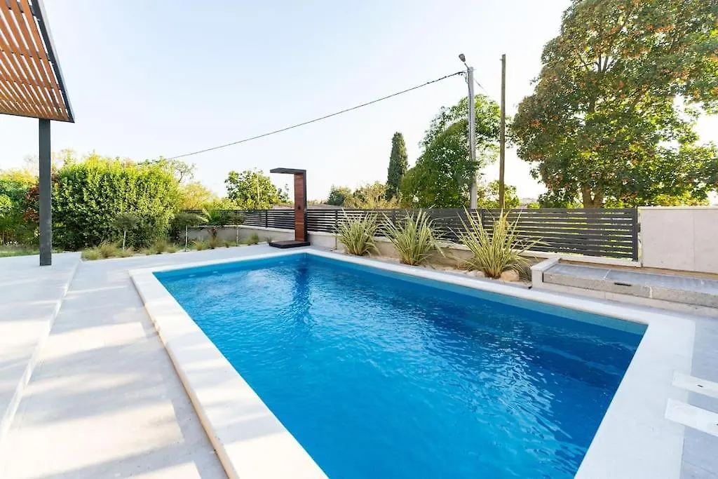 The Light On The Hill - 80M2 Luxury Apartment With Private Pool Vinkuran 0*,  Croatia