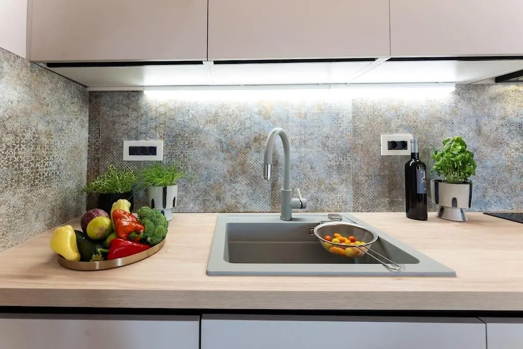 The Light On The Hill - 80M2 Luxury Apartment With Private Pool Vinkuran