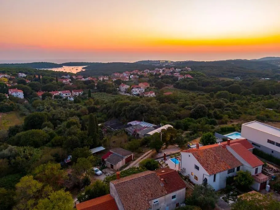 The Light On The Hill - 80M2 Luxury Apartment With Private Pool Vinkuran