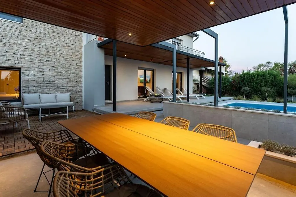 The Light On The Hill - 80M2 Luxury Apartment With Private Pool Vinkuran