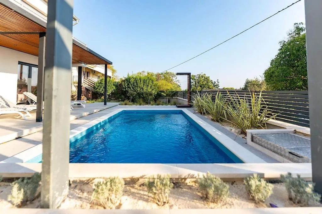 The Light On The Hill - 80M2 Luxury Apartment With Private Pool Vinkuran Croatia