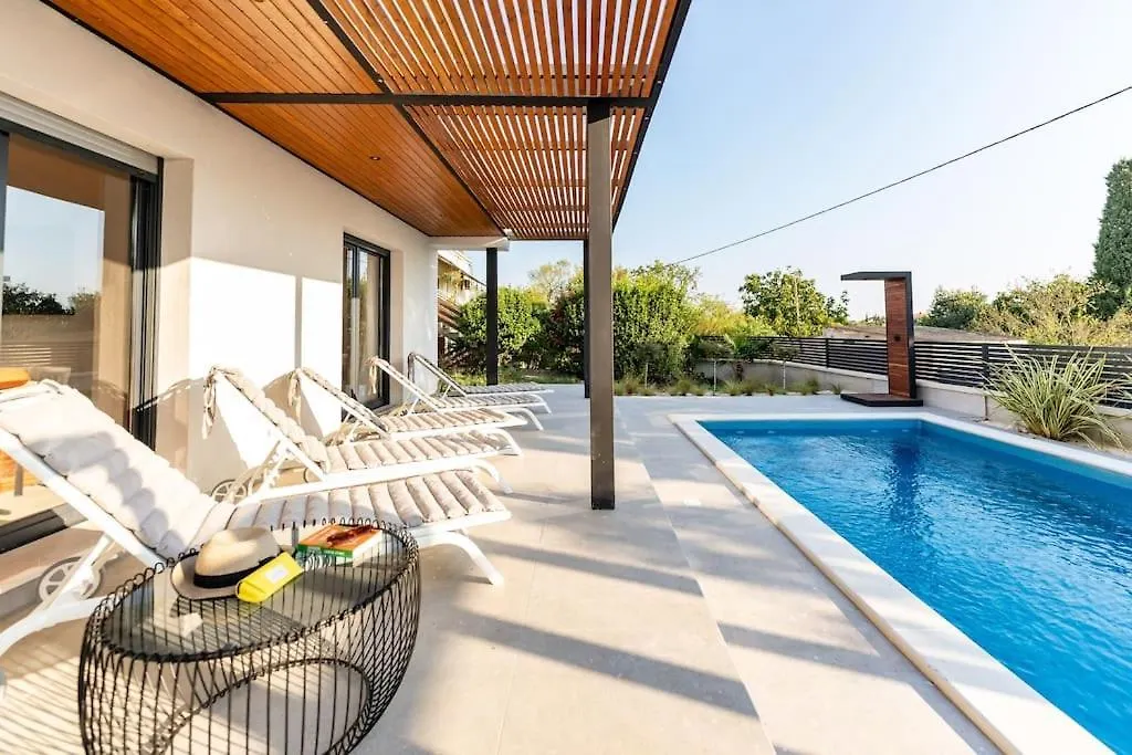 The Light On The Hill - 80M2 Luxury Apartment With Private Pool Vinkuran
