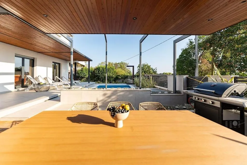 The Light On The Hill - 80M2 Luxury Apartment With Private Pool Vinkuran Croatia