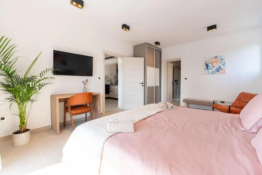The Light On The Hill - 80M2 Luxury Apartment With Private Pool Vinkuran Croatia