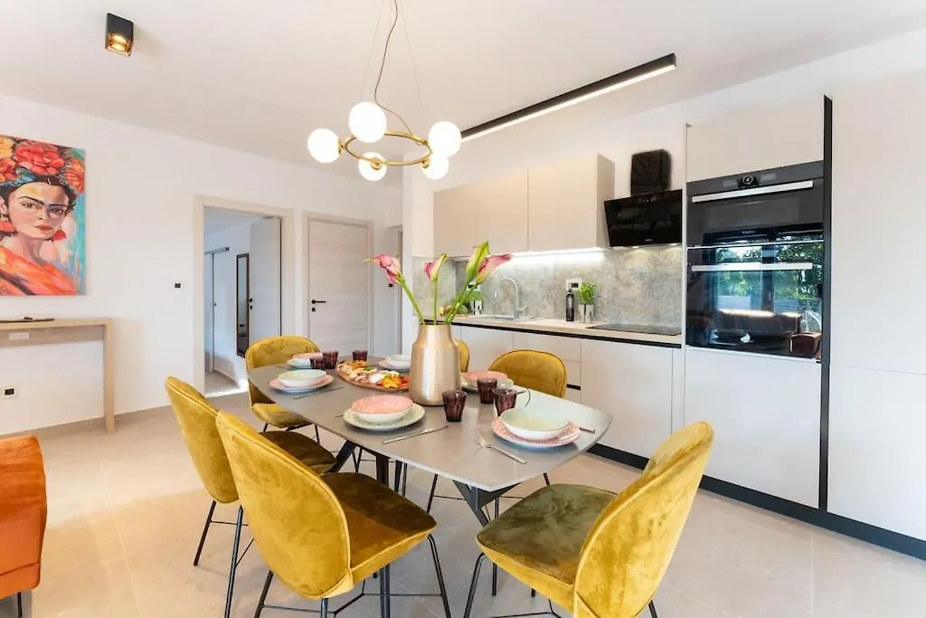 The Light On The Hill - 80M2 Luxury Apartment With Private Pool Vinkuran