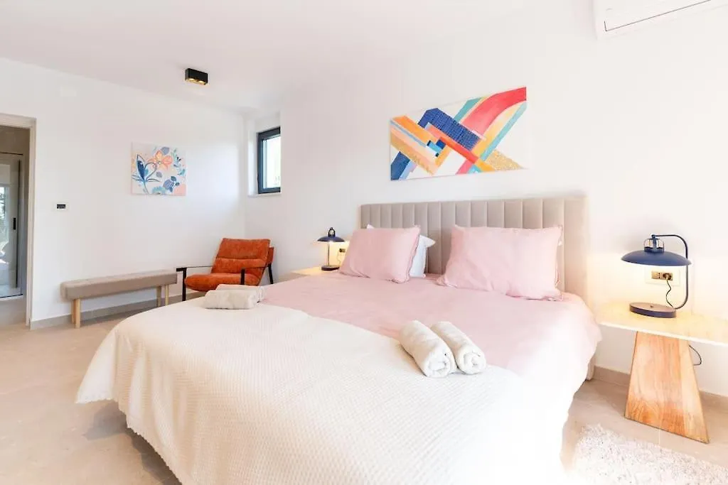 The Light On The Hill - 80M2 Luxury Apartment With Private Pool Vinkuran 0*,