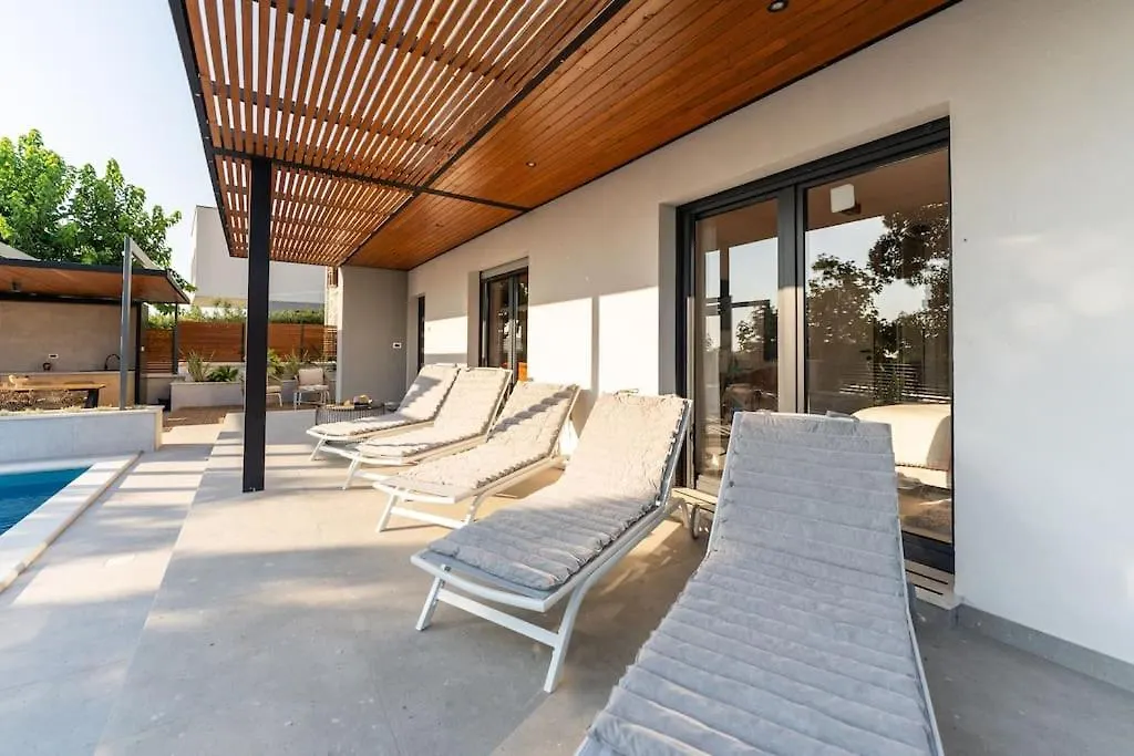 The Light On The Hill - 80M2 Luxury Apartment With Private Pool Vinkuran