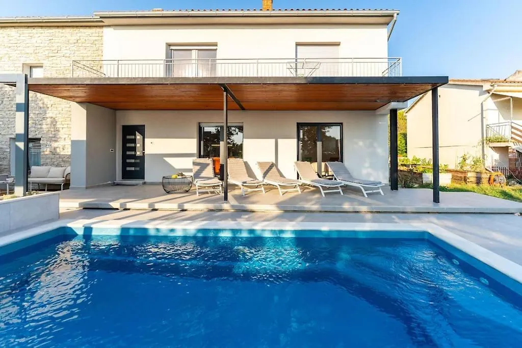 The Light On The Hill - 80M2 Luxury Apartment With Private Pool Vinkuran