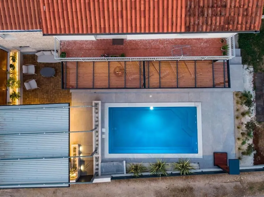The Light On The Hill - 80M2 Luxury Apartment With Private Pool Vinkuran 0*,  Croatia