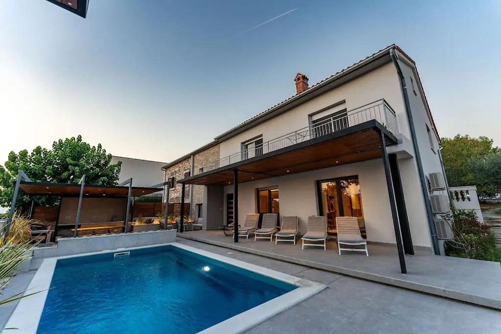 The Light On The Hill - 80M2 Luxury Apartment With Private Pool Vinkuran
