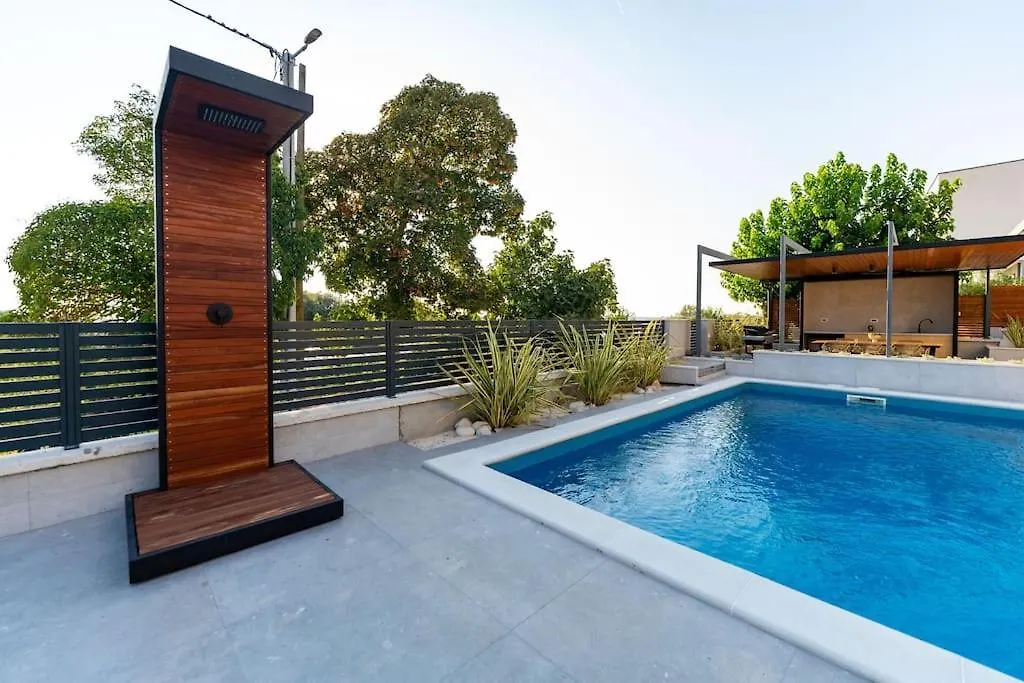 The Light On The Hill - 80M2 Luxury Apartment With Private Pool Vinkuran