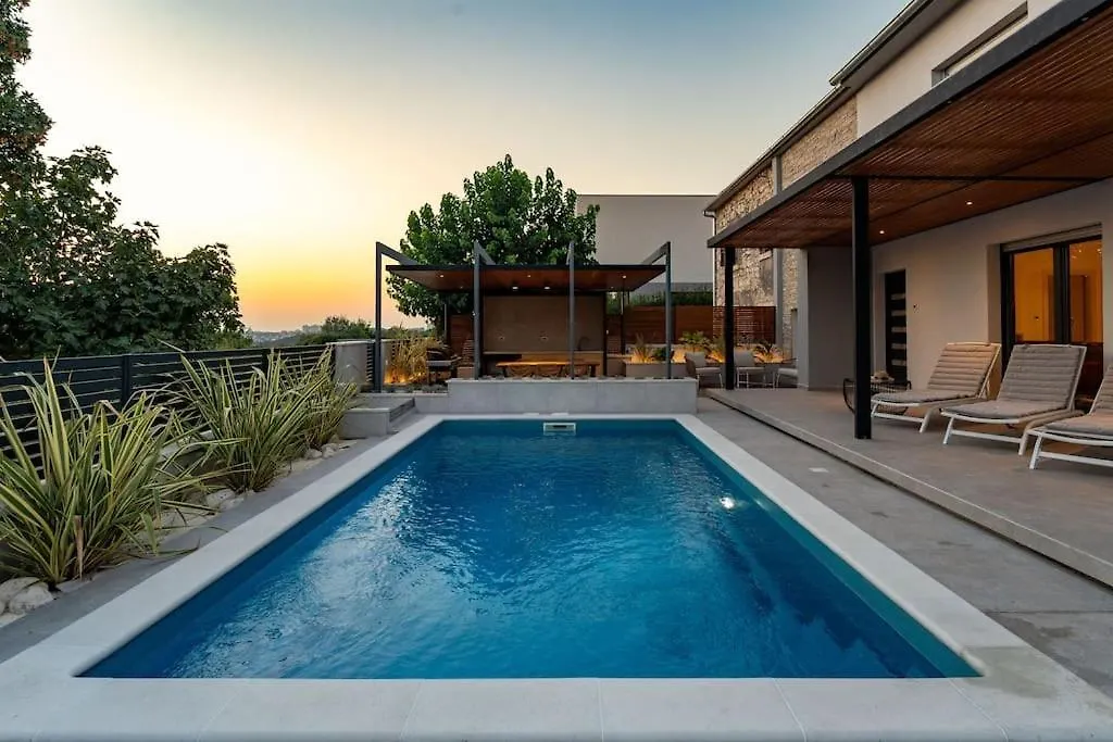 The Light On The Hill - 80M2 Luxury Apartment With Private Pool Vinkuran Croatia