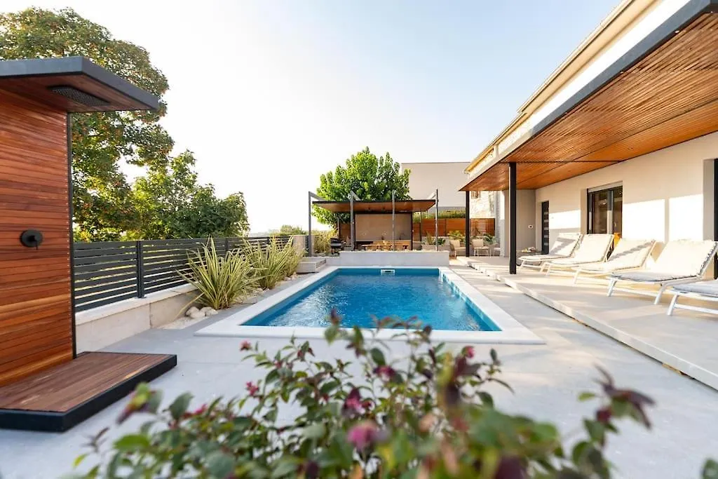 The Light On The Hill - 80M2 Luxury Apartment With Private Pool Vinkuran